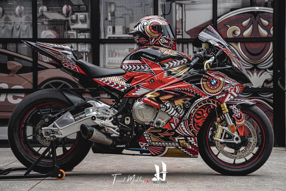 BMW S 1000 RR Customer Tattoo featuring custom artwork by Hug Sticker Custom.