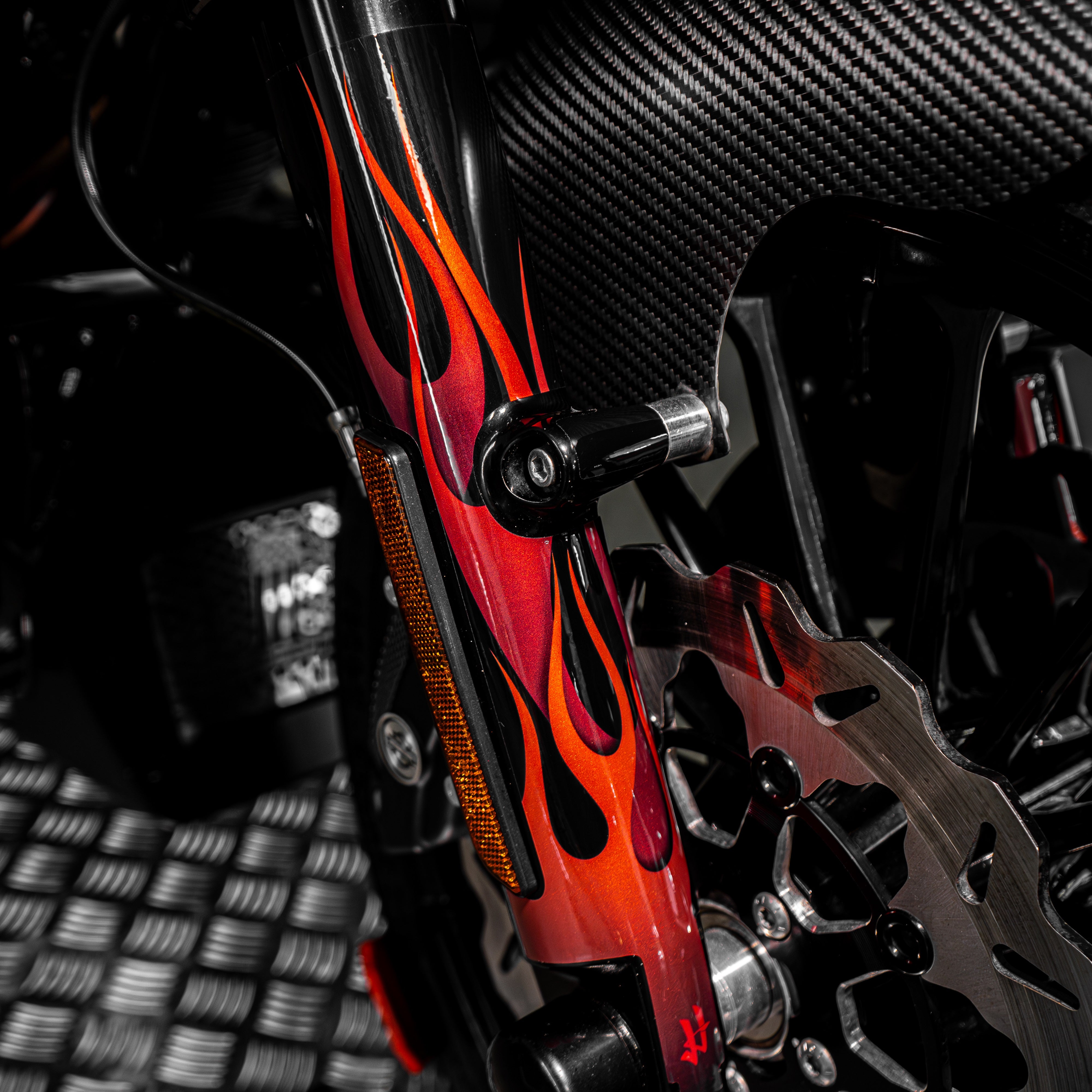 HUGSHIELD Front Fork Cover for Touring RG (FLTRXST) 2024-2025 - 'Flame' Design - HUGSTICKERCUSTOM 