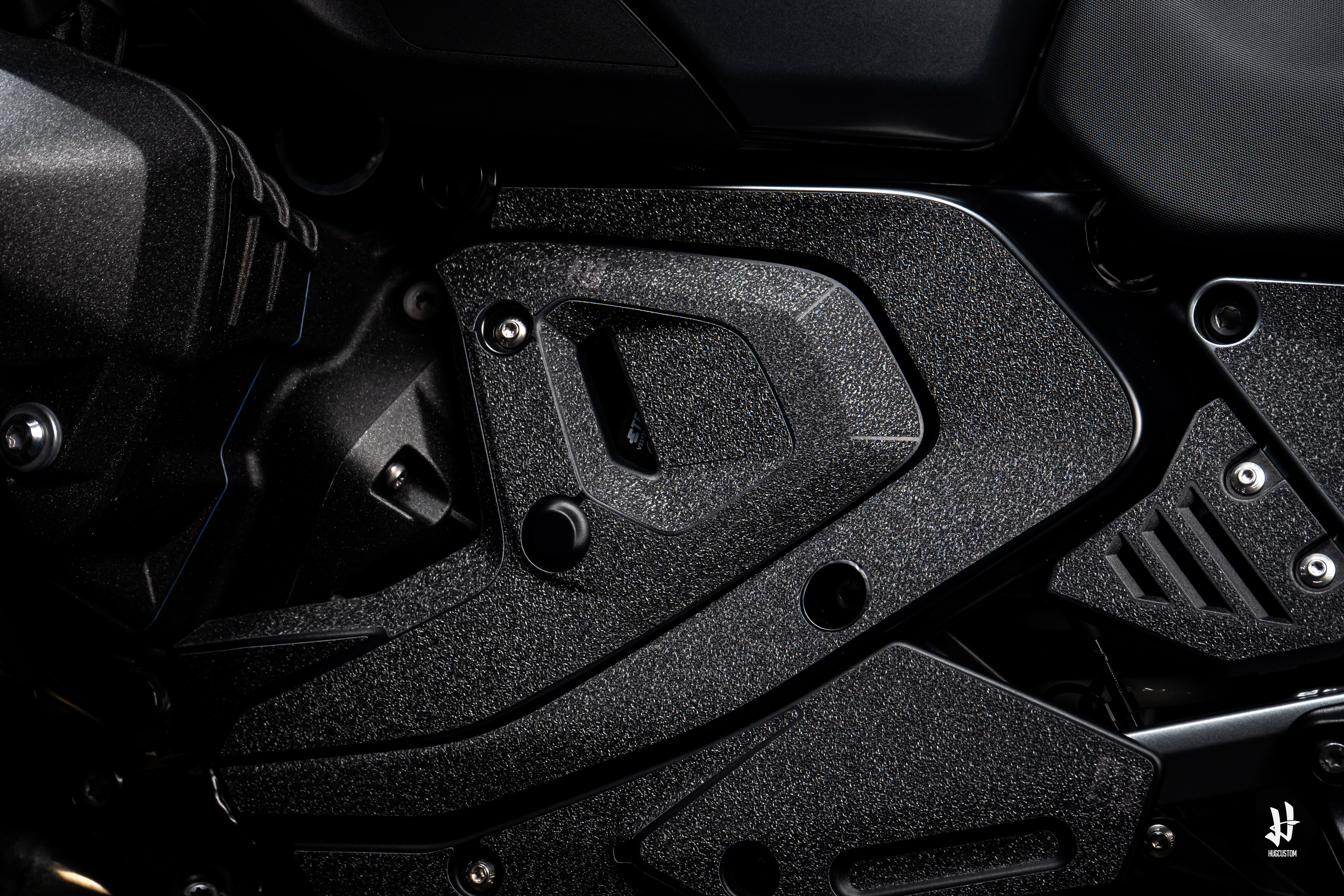 HUGSHIELD™ Mid-Frame Protector for R1300GS/GSA 2024-2025 - HUGSTICKERCUSTOM 