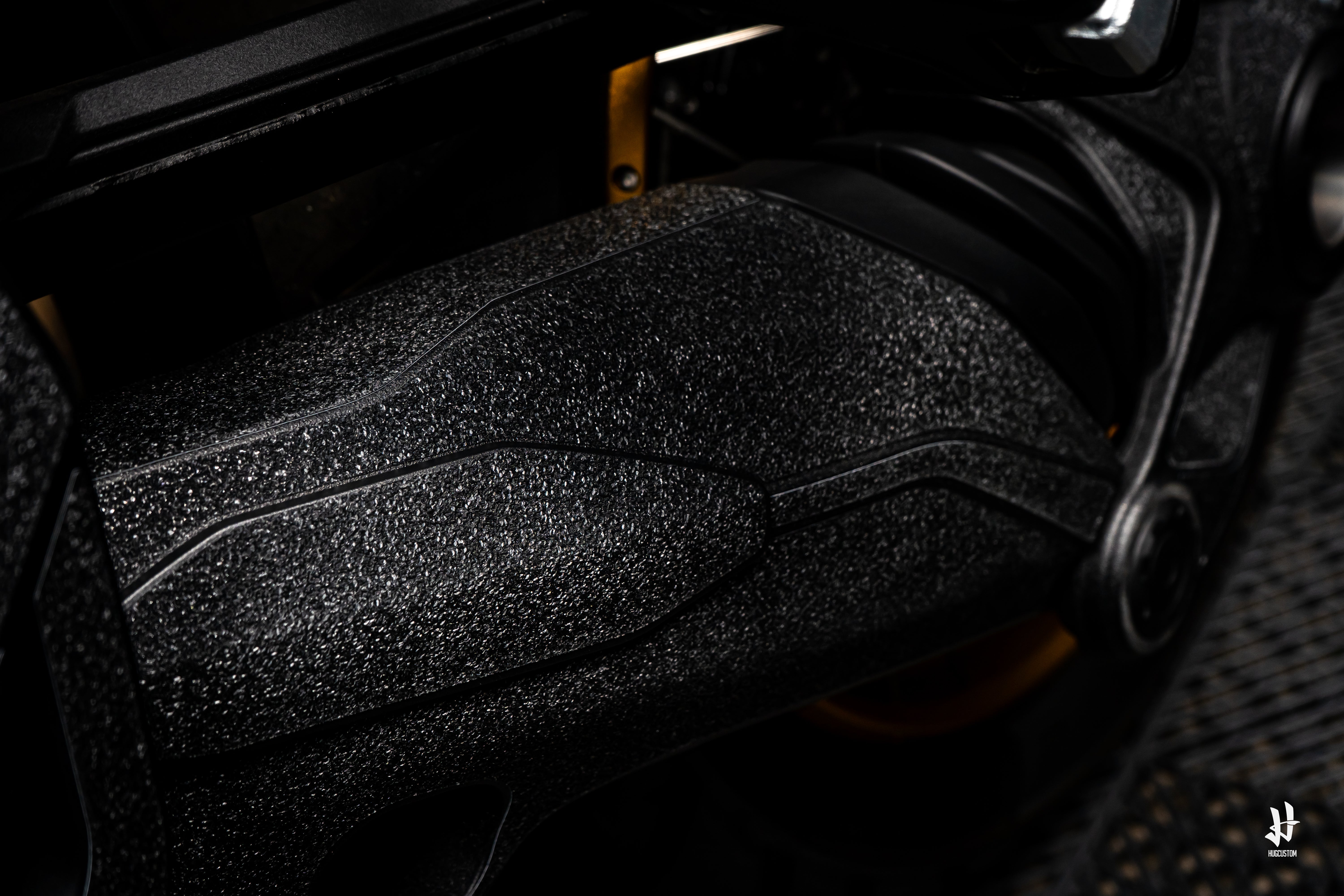 HUGSHIELD™ Swingarm Protector for R1300GS/GSA 2024-2025 - HUGSTICKERCUSTOM 