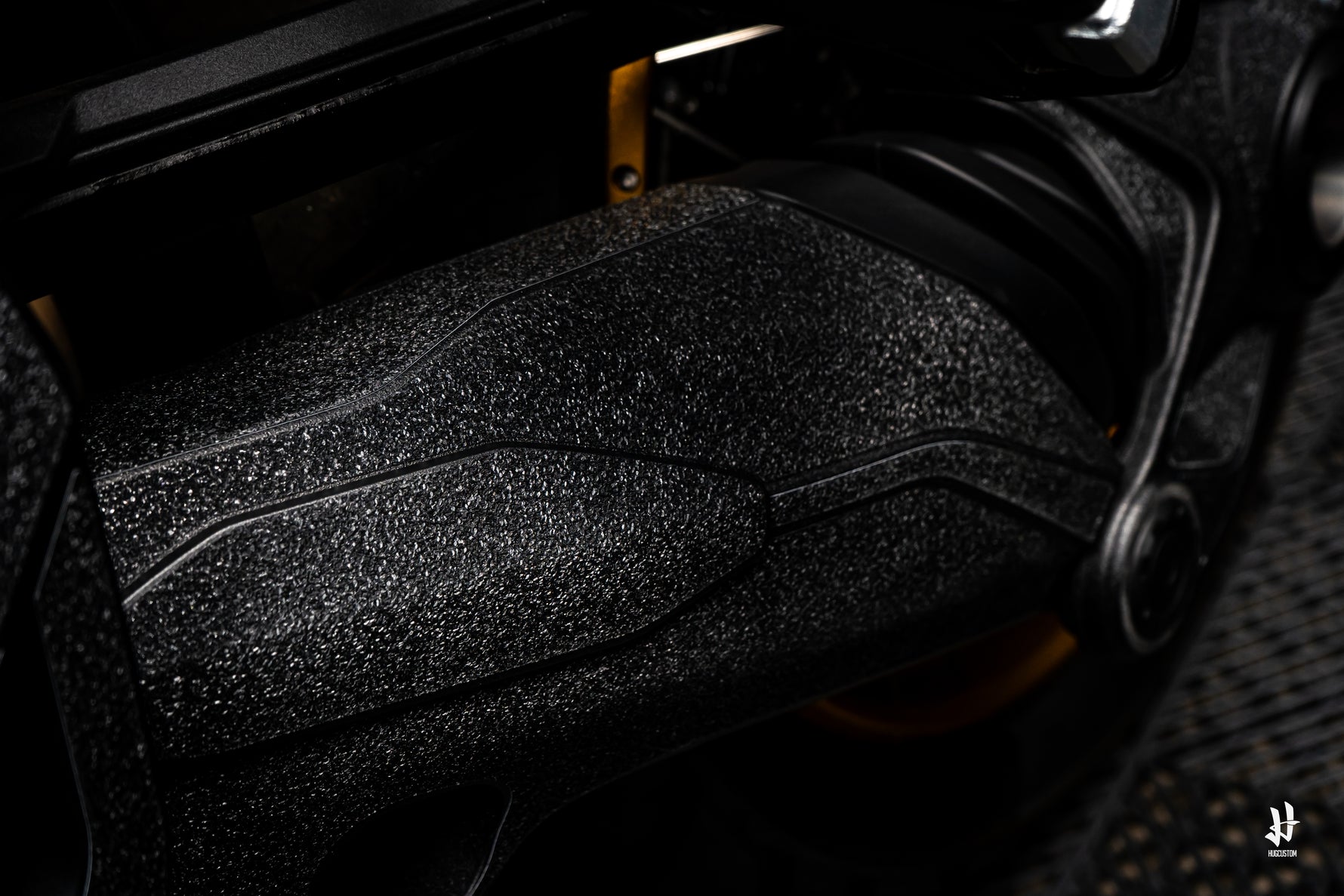 HUGSHIELD™ Swingarm Protector for R1300GS/GSA 2024-2025 - HUGSTICKERCUSTOM 