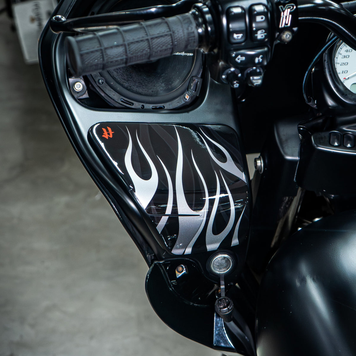 Media Door for Touring RG SG / CVO (FLTRXST FLHXST) 2015-2023 - 'Flame' Design - HUGSTICKERCUSTOM