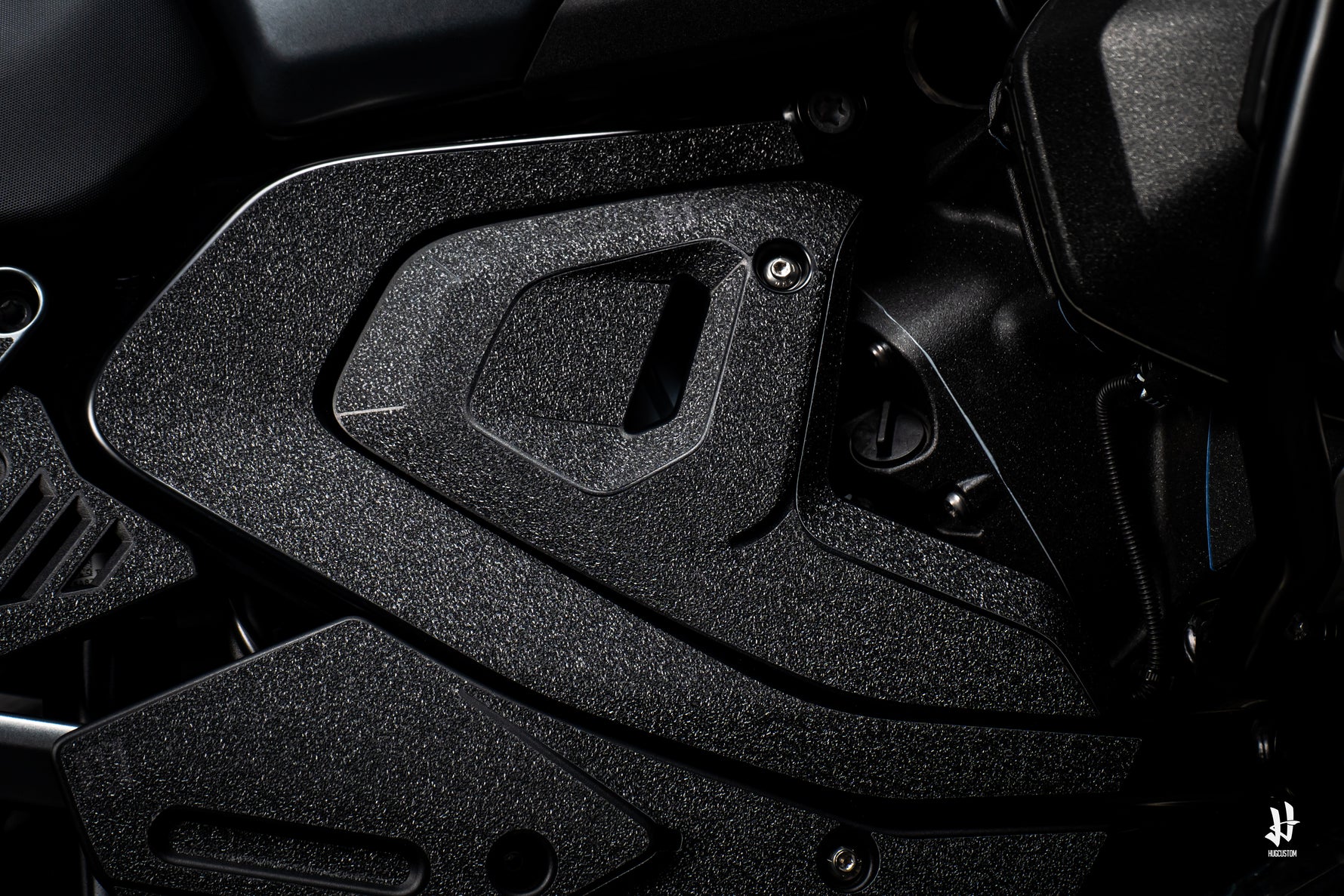 Mid-Frame Protector for R1300GS/GSA 2024-2025 - HUGSTICKERCUSTOM 